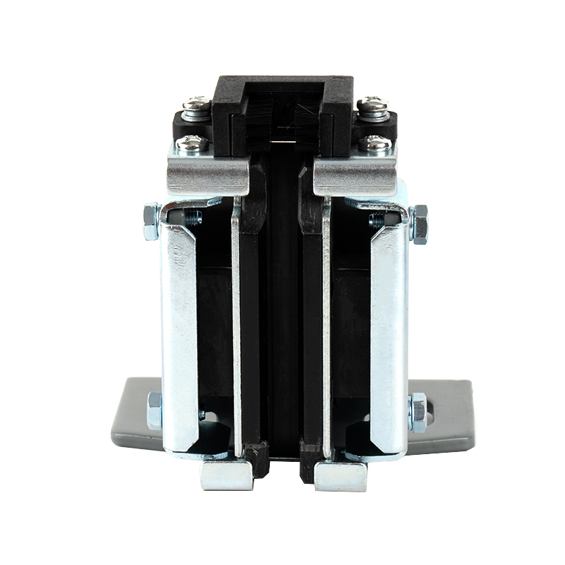 Samomazná vodiaca pätka výťahu